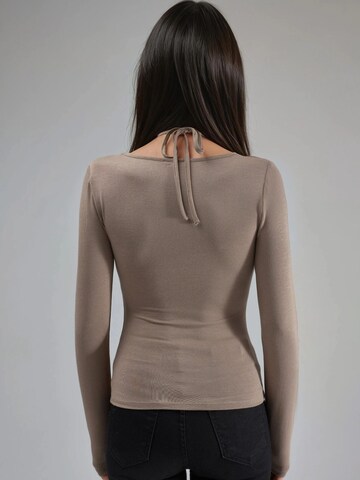 Hiccup Shirt in Brown