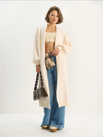 Manteau en tricot Bianco Lucci en blanc