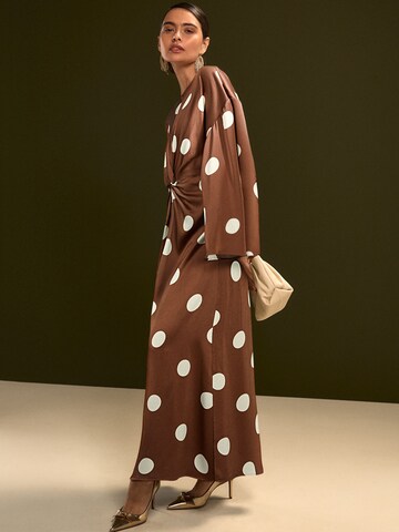 Robe Next en marron : devant