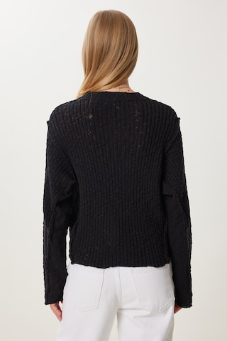 Happiness İstanbul Pullover in Schwarz