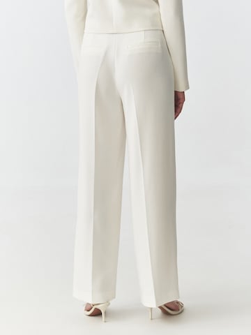 Regular Pantalon à plis TATUUM en blanc