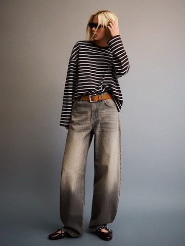 Baggy Jeans de la Bershka pe gri