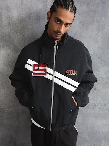 Bershka Prechodná bunda - Čierna