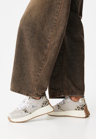 Sneaker bassa ' FABLE ' di BRITISH KNIGHTS in beige: frontale
