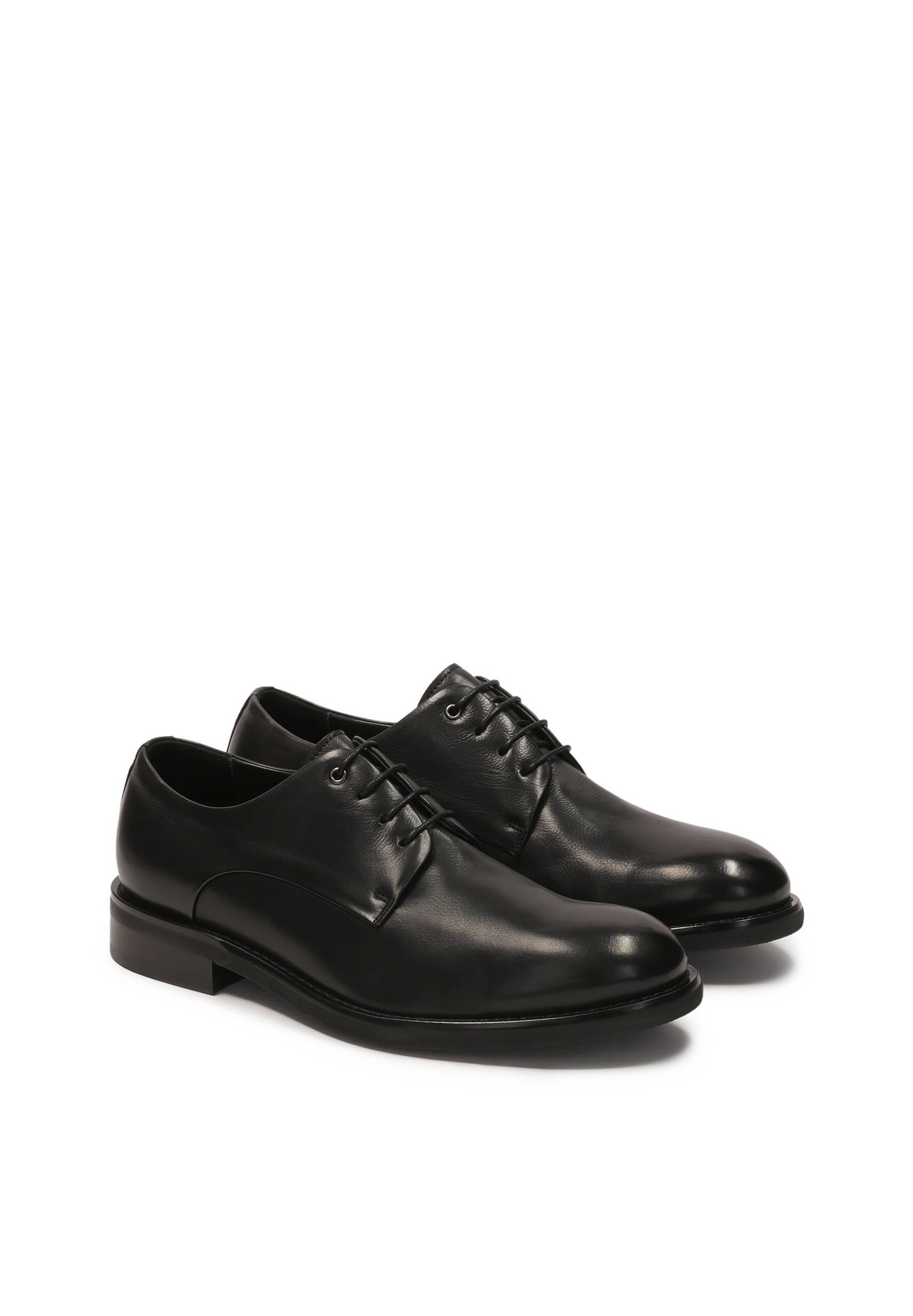 Scarpa stringata di Kazar in nero