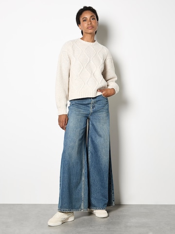 Apricot Sweater in White
