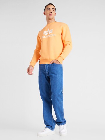 ALPHA INDUSTRIES - Sweatshirt 'Basic' em laranja