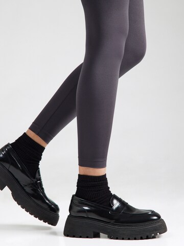 EA7 Emporio Armani Skinny Legíny – šedá
