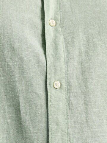 Coupe slim Chemise 'JJEBreeze' Jack & Jones Plus en vert