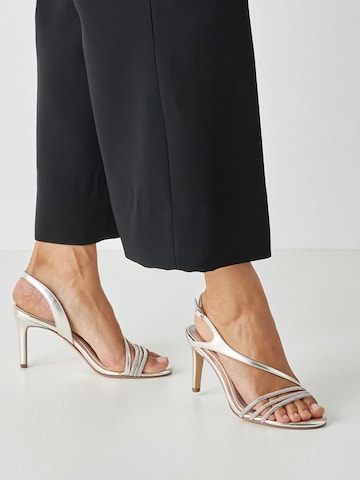 Tamaris Pántos szandál - ezüst