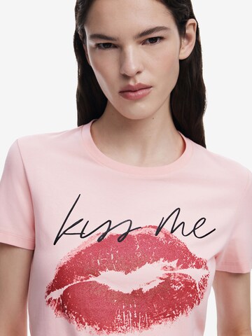 Maglietta 'Kiss Me' di Desigual in rosa