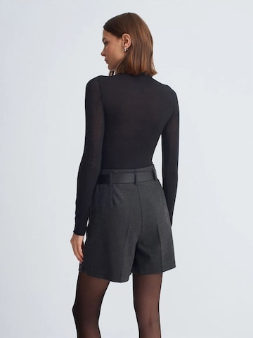 Dilvin Wide Leg Shorts in Grau