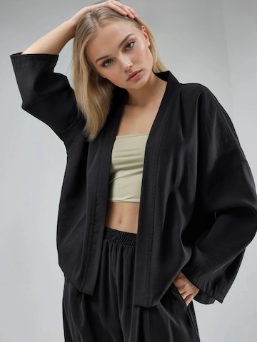 Kimono Busem en noir : devant