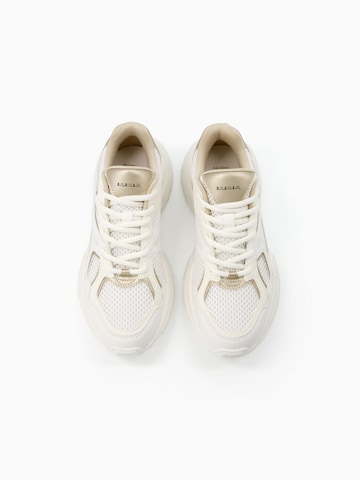 Bershka Sneakers low i hvit