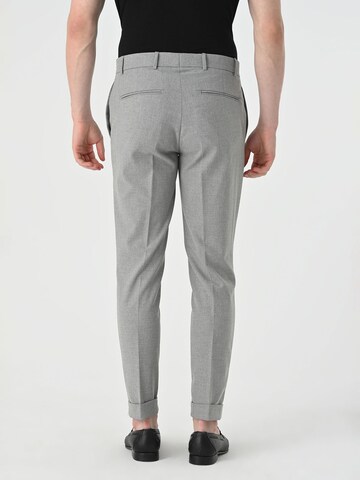 Slimfit Pantaloni con piega frontale di Antioch in grigio