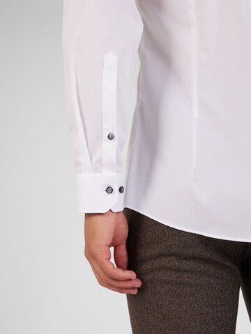 OLYMP - Ajuste estrecho Camisa 'No. 6 Six' en blanco