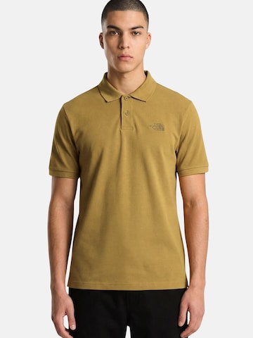 THE NORTH FACE Shirt 'THE NORTH FACE M ESS RG POLO TEE POLO' in Bruin: voorkant