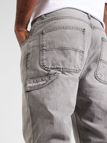 Pegador Regular Jeans 'DAULE' in Grau