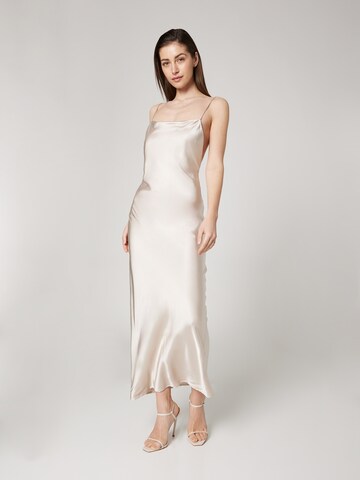 Robe de soirée 'Gwen' LENI KLUM x ABOUT YOU en blanc : devant