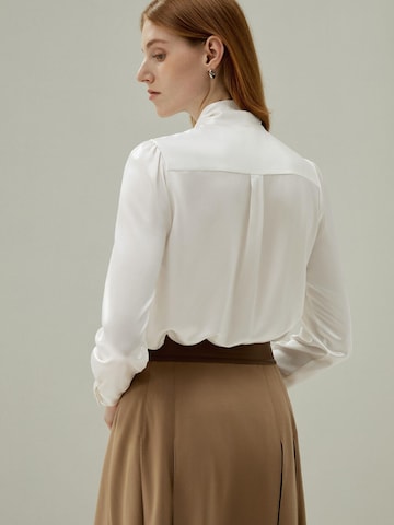 Lilysilk Blouse 'LILYSILK Seidenbluse mit Schleife' in Wit