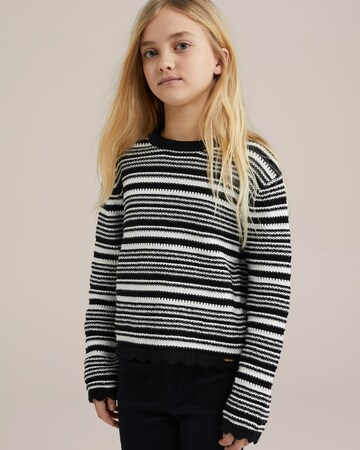 WE Fashion Sweater in Black: front