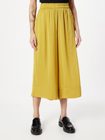 SECOND FEMALE Szeroka nogawka Spodnie 'Mingai' w kolorze żółty: przód