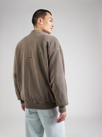 ANNARR Sweatshirt 'ANRHACKETT' in Bruin: voorkant