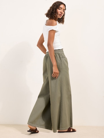 Friends Like These Wide leg Pleat-front trousers in Green