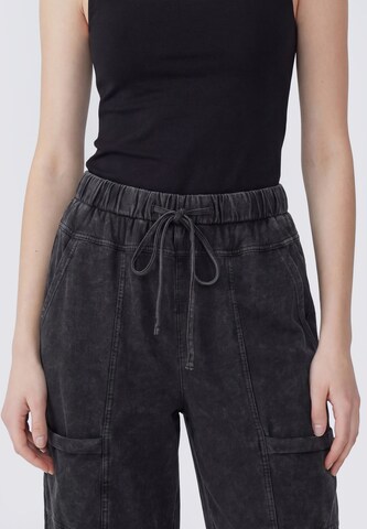 MYMO - regular Pantalón en negro