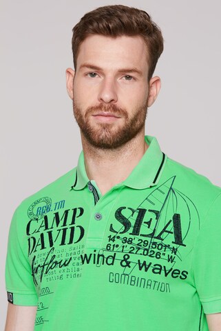 CAMP DAVID T-shirt i grön