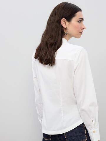 balta Lola Casademunt Palaidinė