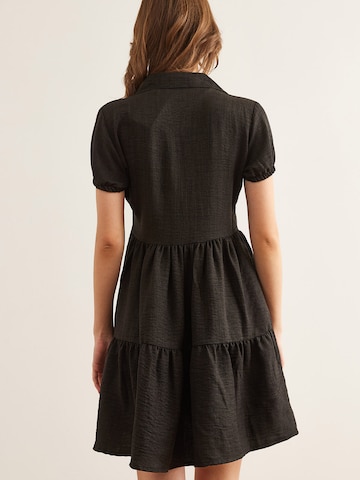 olalook Košilové šaty – černá
