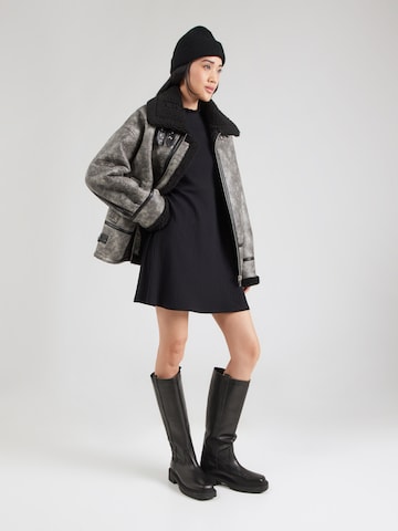 Robe 'Shari' ABOUT YOU en noir