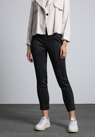 Coupe slim Pantalon STREET ONE en noir : devant