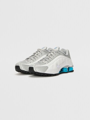 Sneaker low 'SHOX R4' de la Nike Sportswear pe argintiu