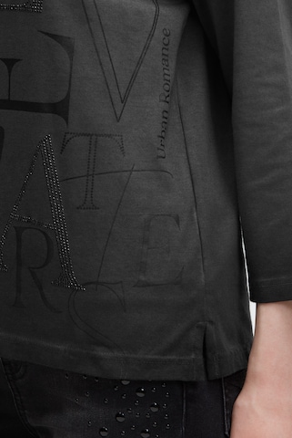 Soccx Shirt mit verkürzten Ärmeln und Artwork in Schwarz