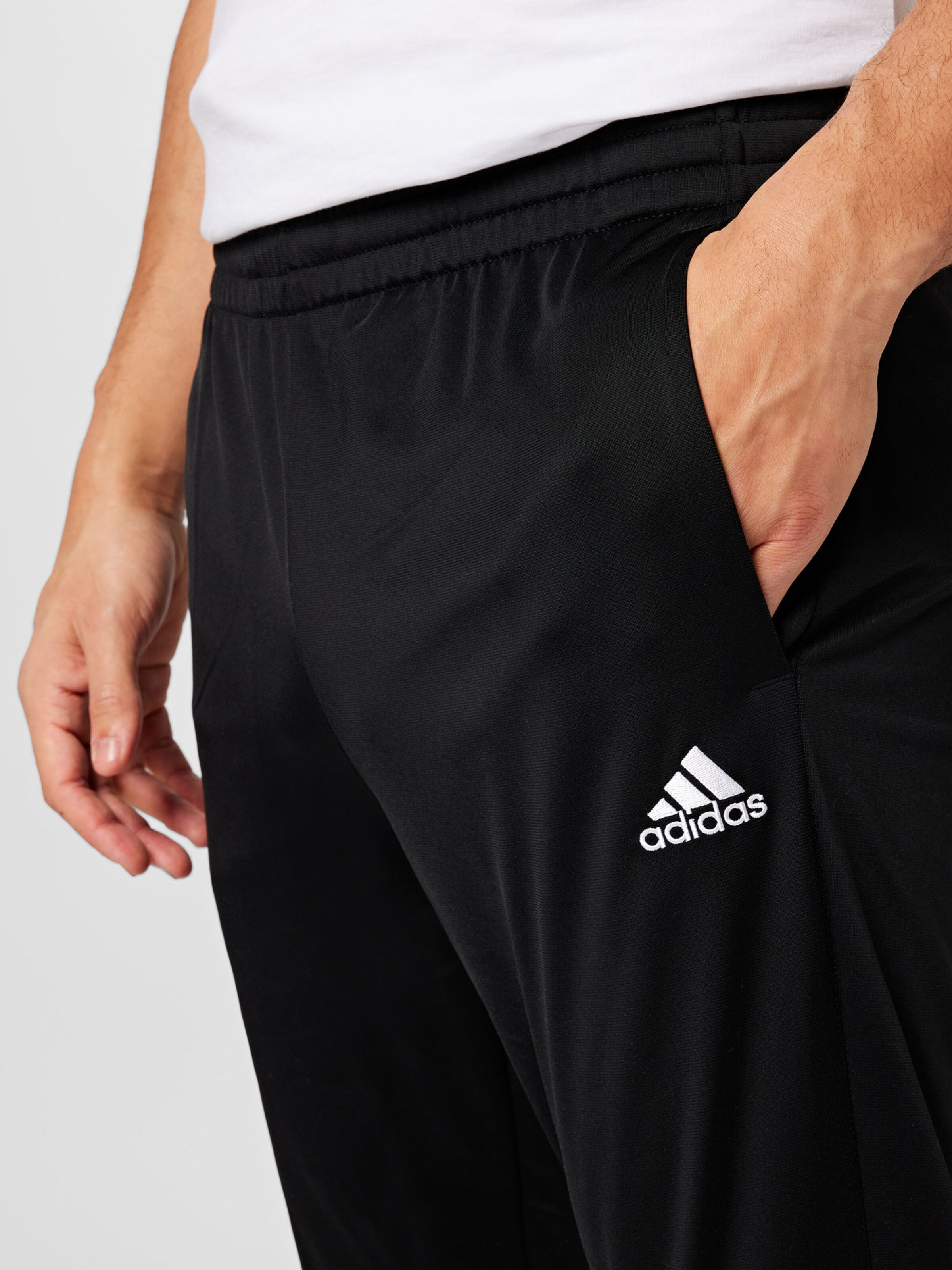 ADIDAS SPORTSWEAR Trainingspak Linear Logo in Zwart ABOUT YOU
