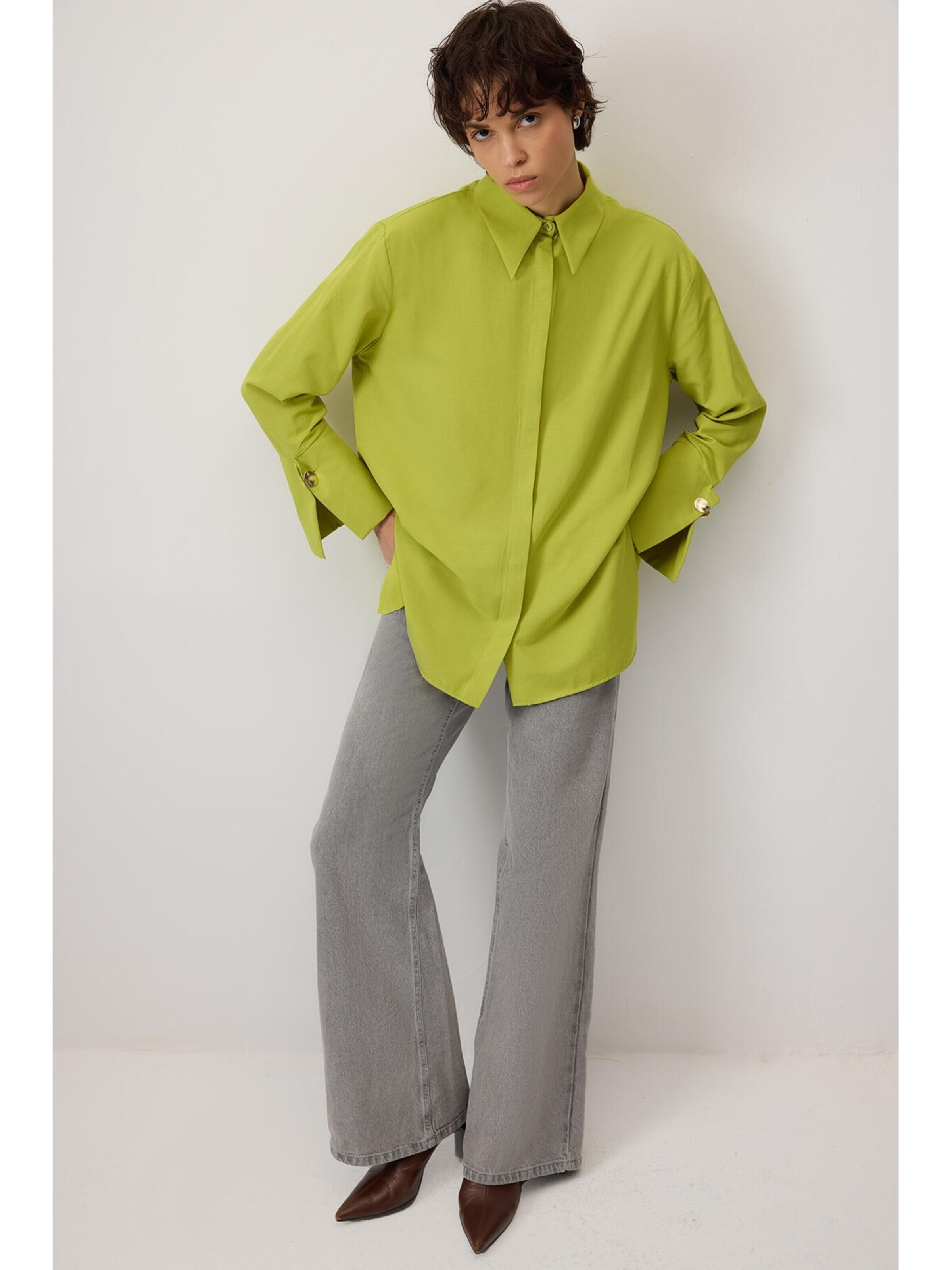 Touché Privé - Camiseta 'Poplin Shirt With Wide Cuff' en verde