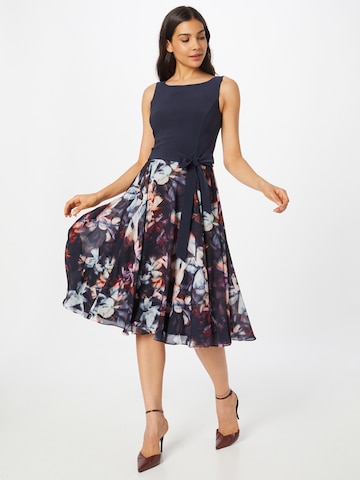 Rochie de cocktail de la Vera Mont pe albastru