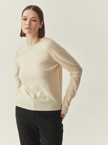 balta TATUUM Megztinis: priekis