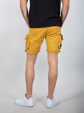 Regular Pantalon cargo ALPHA INDUSTRIES en jaune