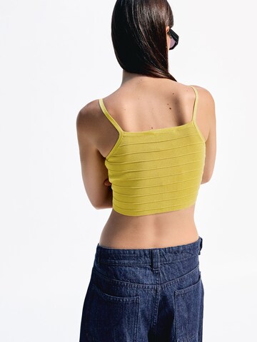 Top in maglia di Bershka in giallo