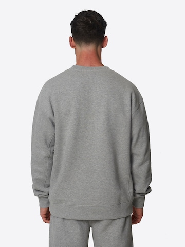 Good For Nothing Pullover i grå