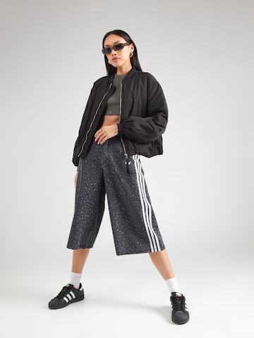 ADIDAS ORIGINALS Szeroka nogawka Jeansy w kolorze szary