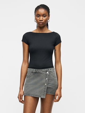 T-shirt HOLLISTER en noir : devant