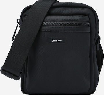 Calvin Klein - Mala de ombro 'ESSENTIAL' em preto: frente