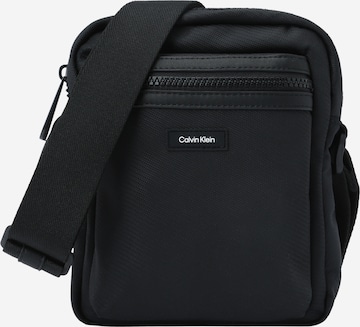 Sac à bandoulière 'ESSENTIAL' Calvin Klein en noir : devant