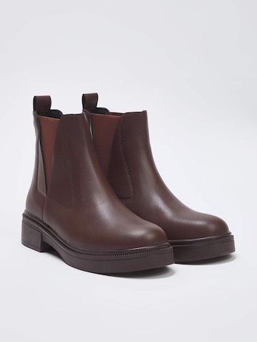 Trendyol Chelsea boots in Bruin