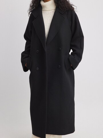 NA-KD Between-Seasons Coat in Black: front