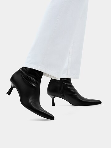 Pull&Bear Stiefelette in Schwarz